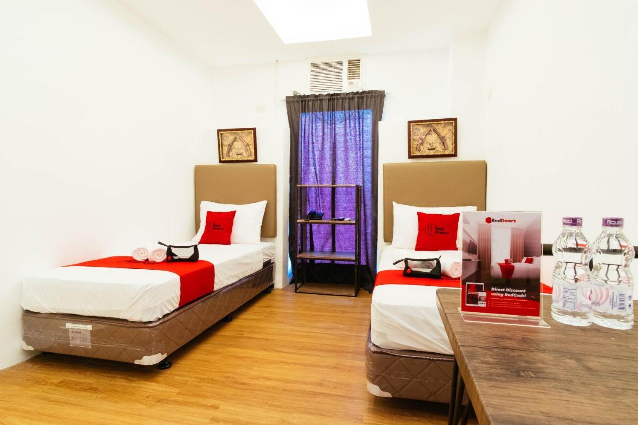 Reddoorz Plus Near Commonwealth Regalado Quezon City Esterno foto